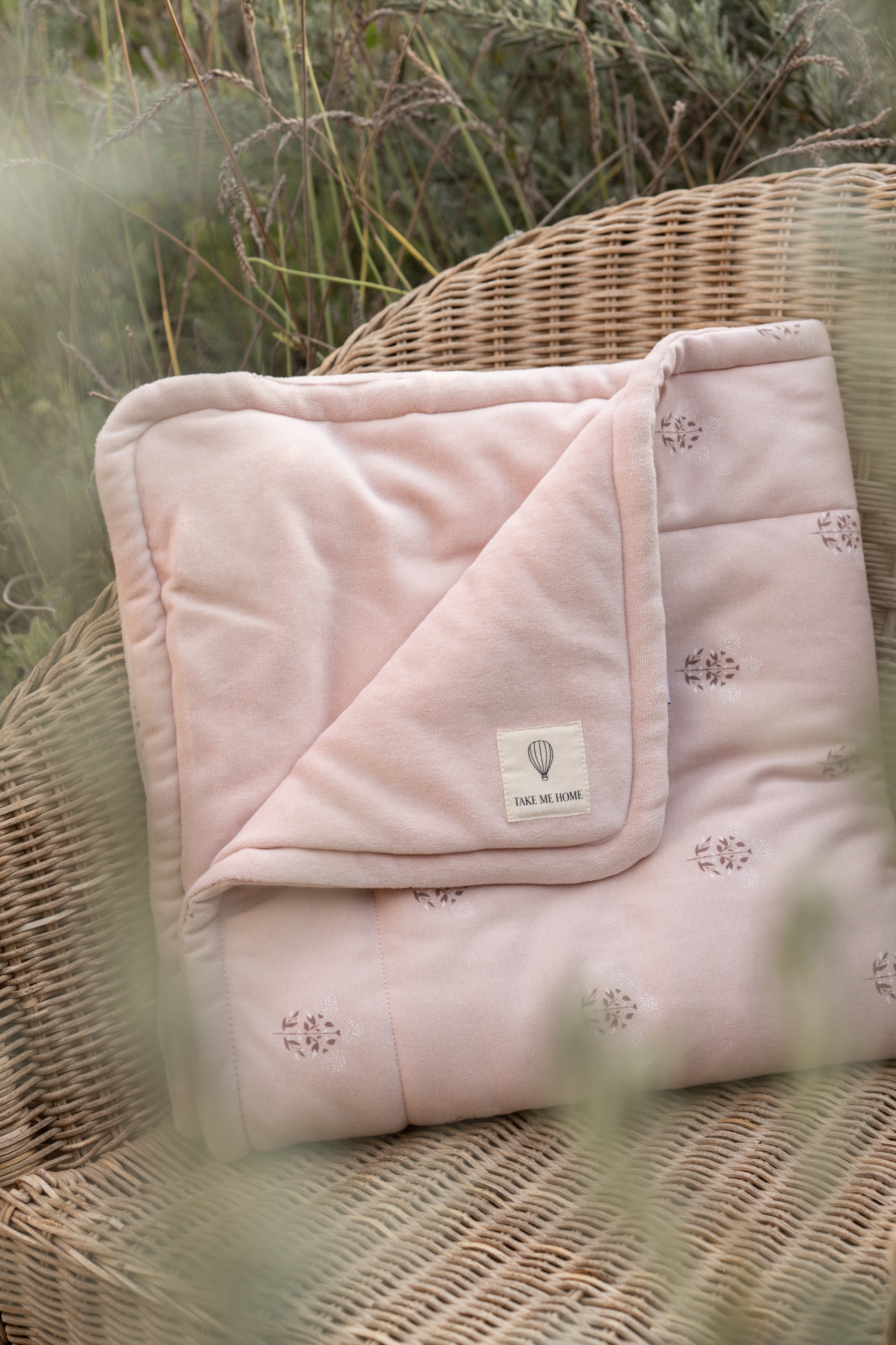 שמיכת קטיפה דו־צדדית עם מילוי רך  80×80 ס״מ