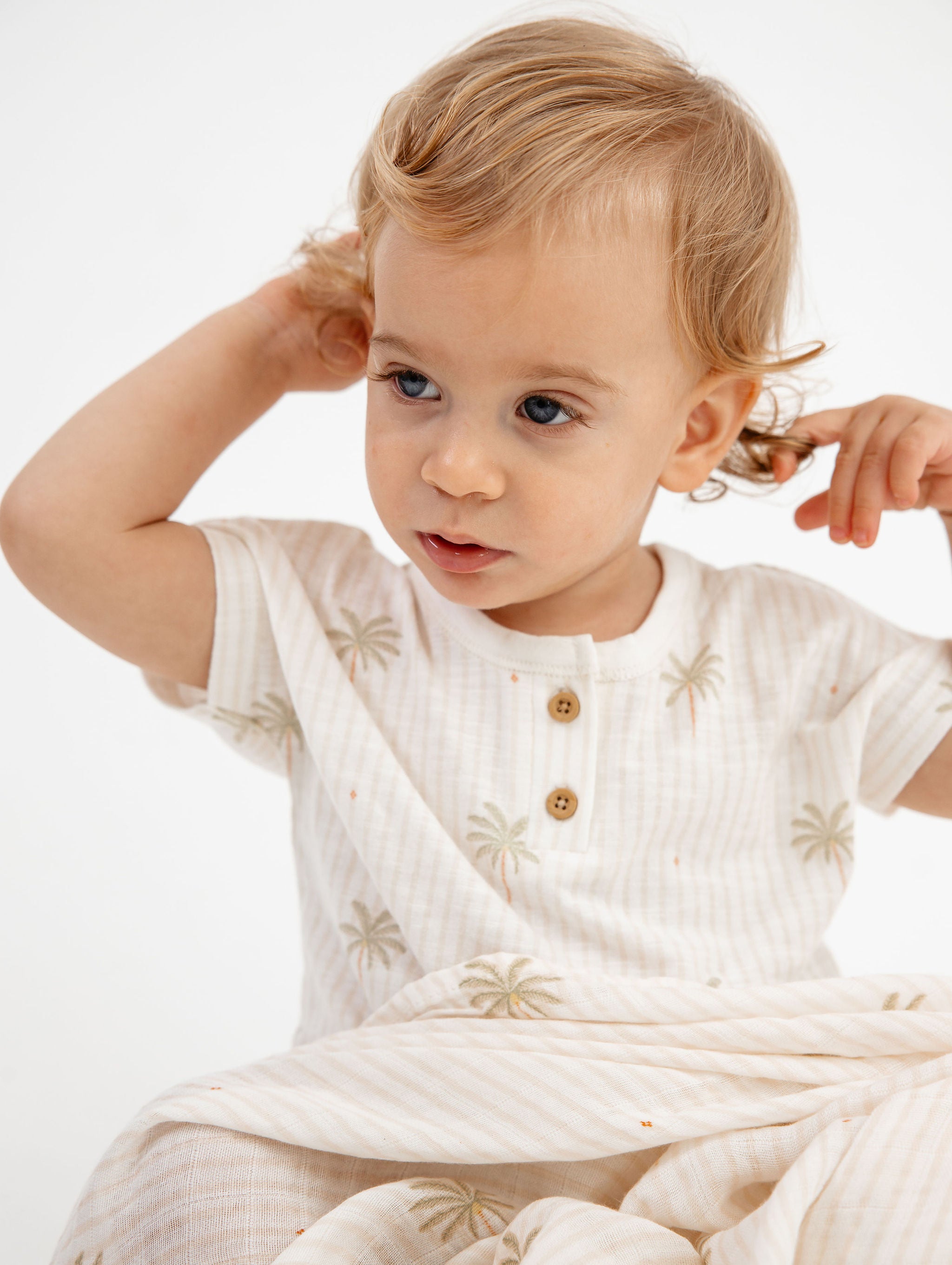 סט חולצה ומכנסיים דקלים