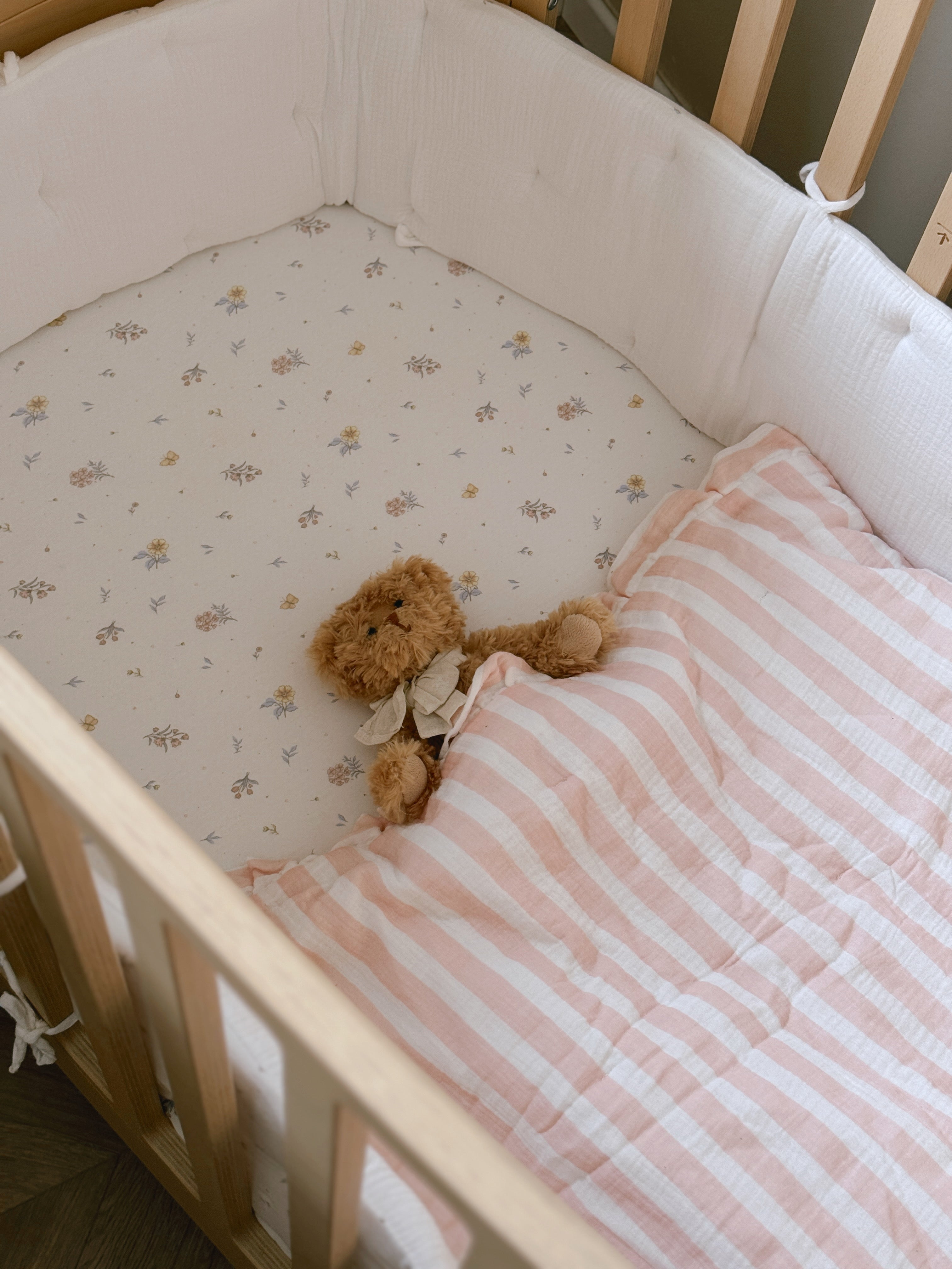 סט למיטת תינוק עם מלמלה סנטוריני