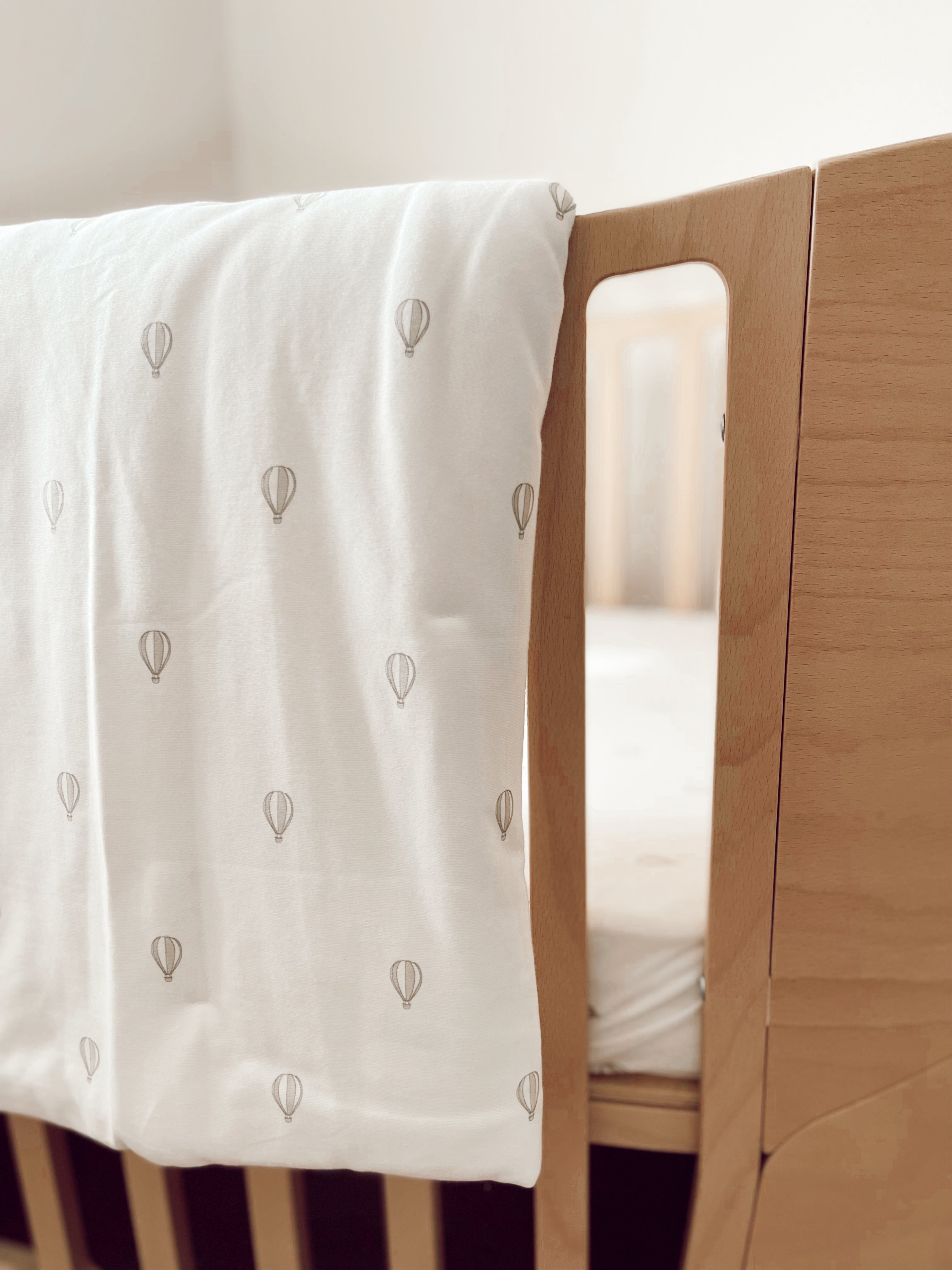 סט מצעים למיטת תינוק – הדפס כדור פורח